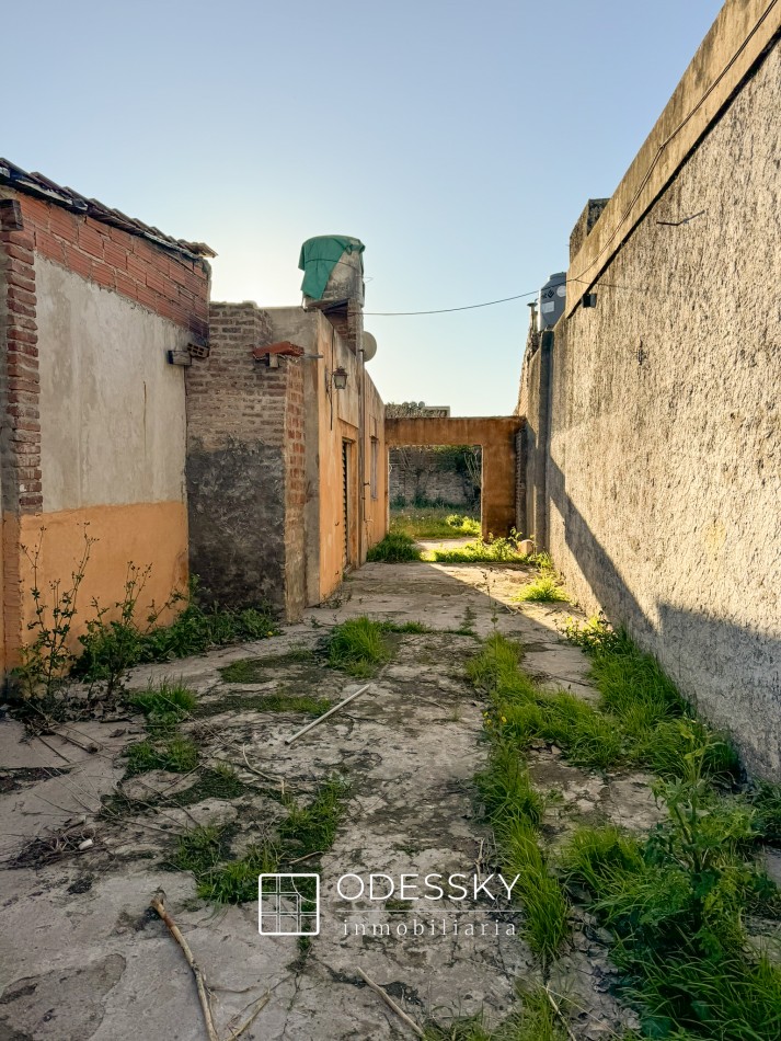 Casa a refaccionar en muy buena ubicacion 