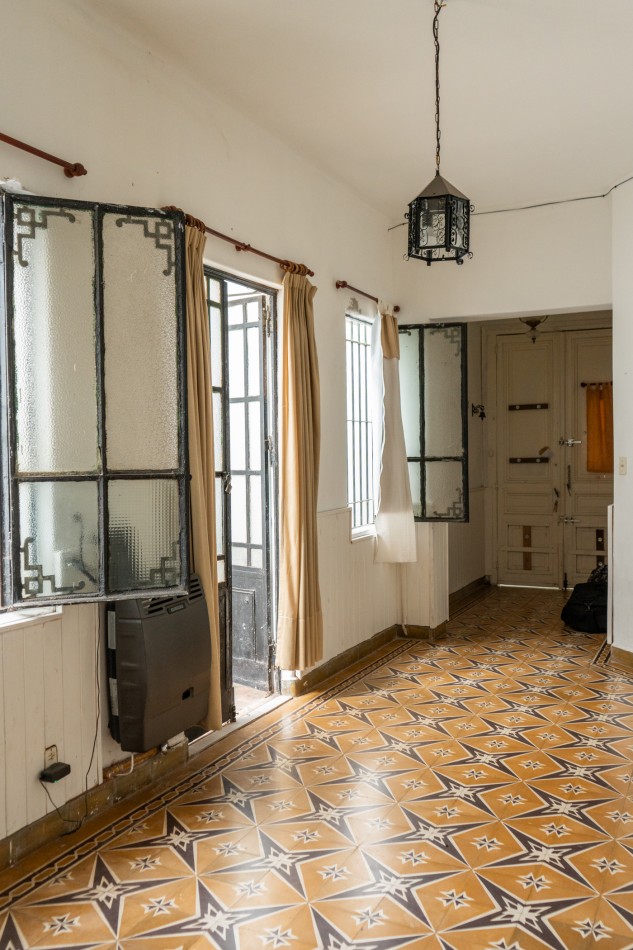 CAÑUELAS -CASA ANTIGUA RECICLADA A LA VENTA ¡APTA CREDITO HIPOTECARIO!