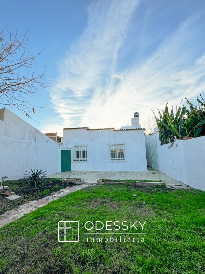 Cañuelas - Casa de 2 plantas en venta en pleno centro 