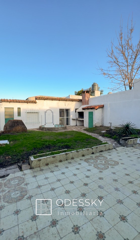 Cañuelas - Casa de 2 plantas en venta en pleno centro 