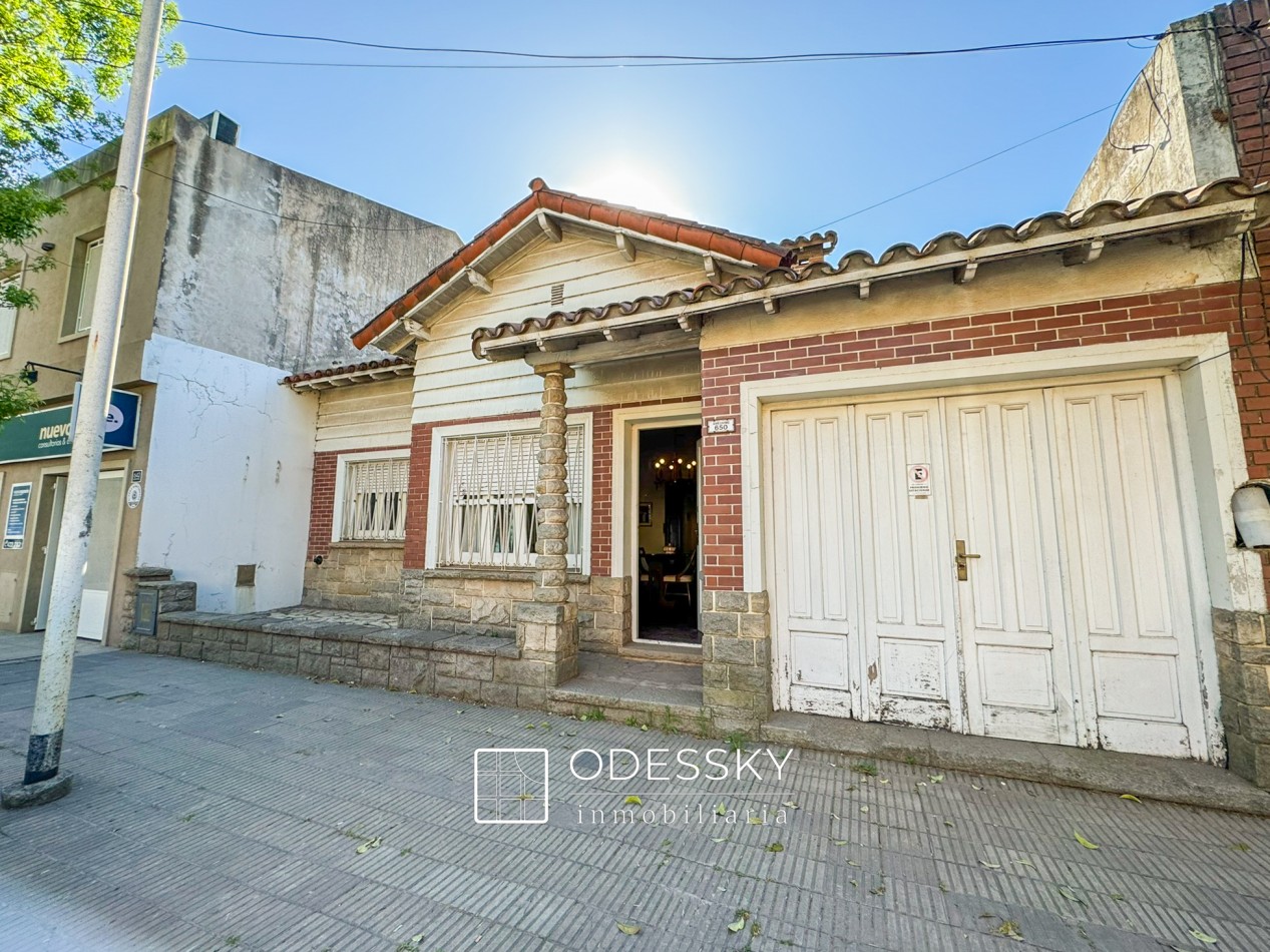 Cañuelas - Casa antigua en pleno centro! 