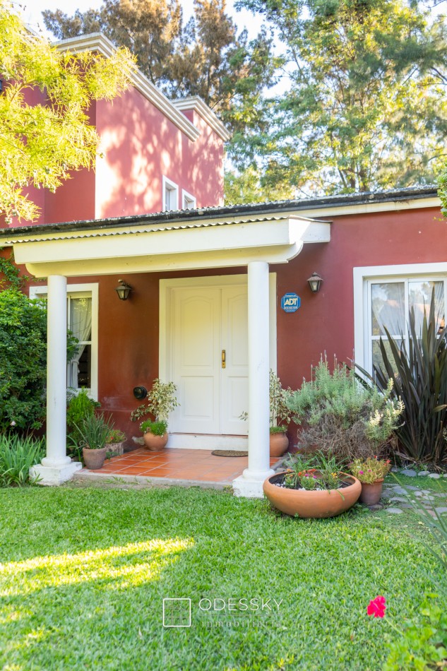 Cañuelas -Hermosa casa en B° privado El palomar -Apta credito hipotecario !