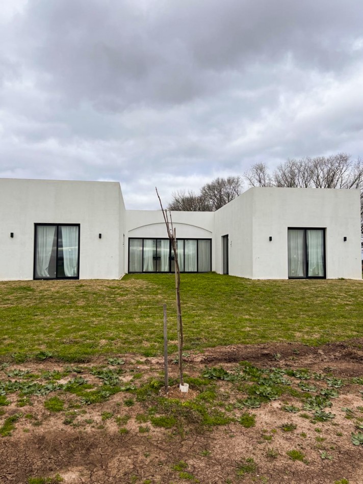 En ALQUILER o VENTA! Hermosa casa de Campo en Puesto viejo , Club de campo de polo - Ruta 6 km 82 , Cañuelas.