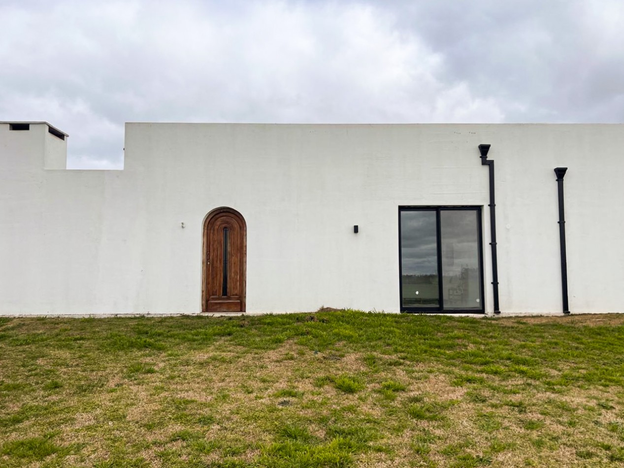 En ALQUILER o VENTA! Hermosa casa de Campo en Puesto viejo , Club de campo de polo - Ruta 6 km 82 , Cañuelas.