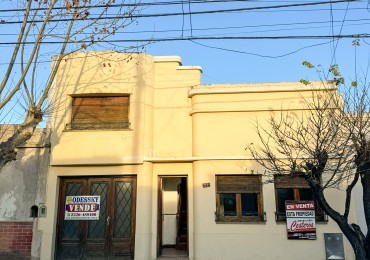 Cañuelas - Casa de 2 plantas en venta en pleno centro 