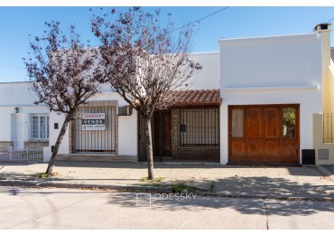 Cañuelas , casa en venta de 3 dormitorios , en el centro de la Ciudad